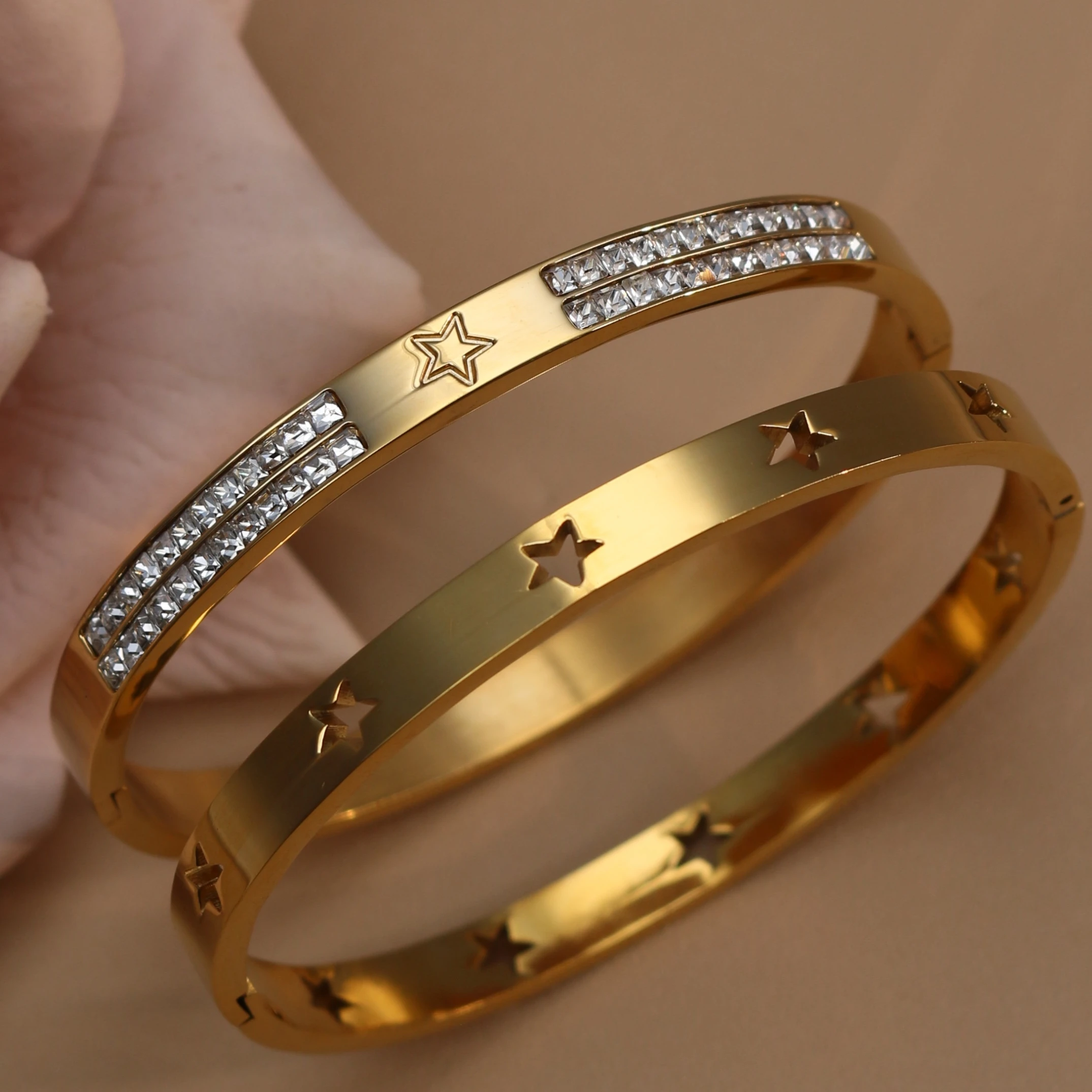Plated 18 K Gold Stainless Steel Hollow Star Zircon Bracelet. Women's Jewelry Wholesale Bangle