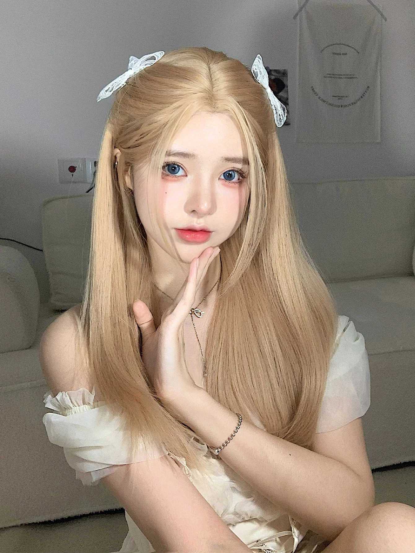 24Inch Blonde Golden Color Synthetic Wigs Middle Part Long Natural Straight Hair Wig for Women Daily Use Cosplay Heat Resistant