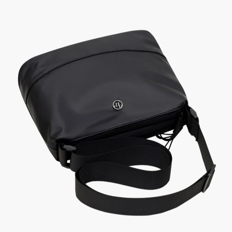 

Новая сумка через плечо в стиле панк, водонепроницаемая кожаная маленькая квадратная сумка на плечо с несколькими карманами, повседневная текстура, универсальные вечерние сумки