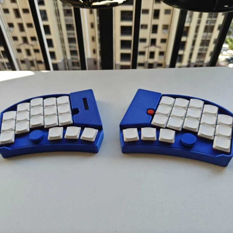 

Wireless Red Dot Split Mechanical Keyboard Custom Bluetooth Wired Hot Swap zmk Gaming Low profile Keyboard With Knobs Display