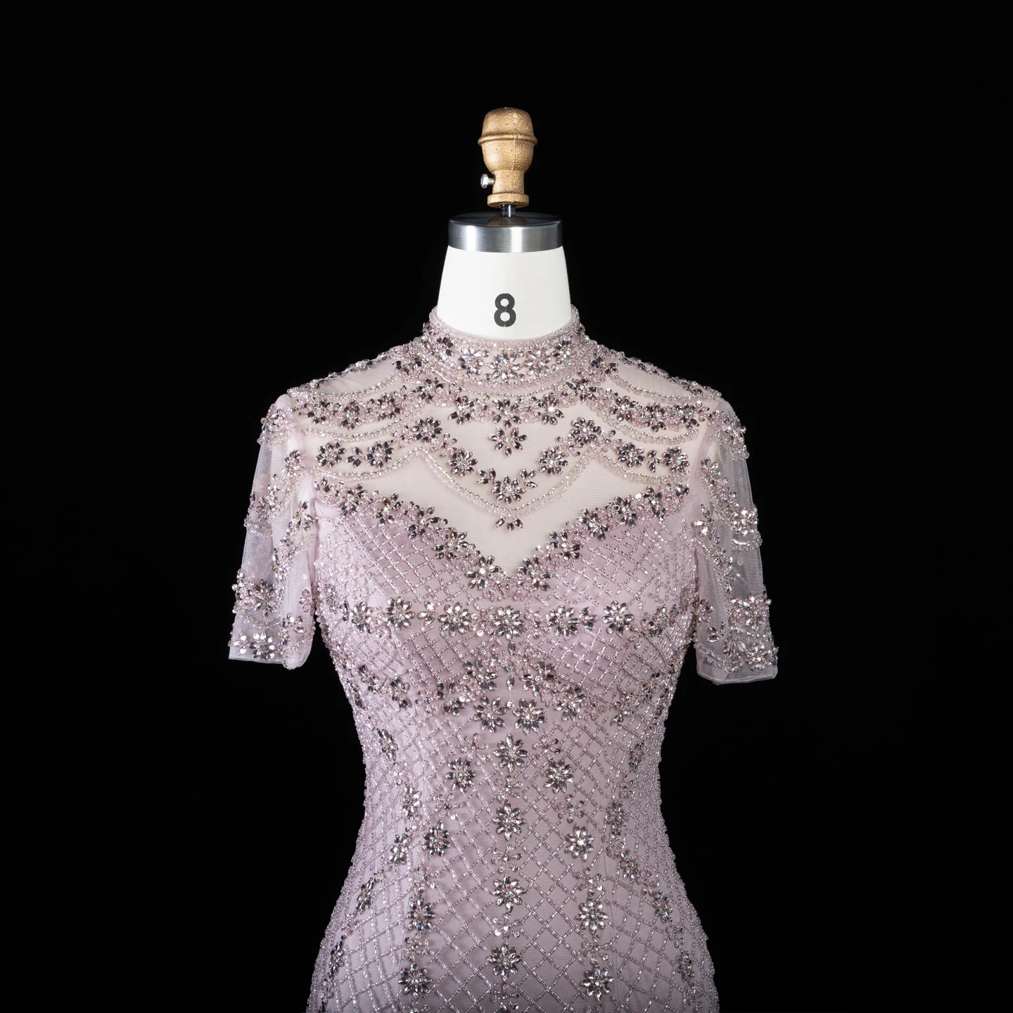 Sharon Said Abendkleid mit hohem Kragen in Champagnerfarbe, kurzen transparenten Ärmeln, Gittermuster, Strass, Meerjungfrauen-Schnitt, formelles Anlasskleid, Partykleid SS185, maßgeschneidert. – Detail 12