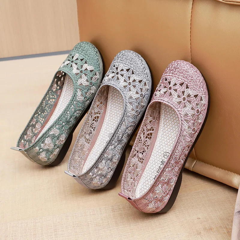 New Ladies Mesh Casual Shoes Hollow Flowers Female Loafers Breathable Women Flats Shoes Round Toe Comfortable Mom Walking Shoes