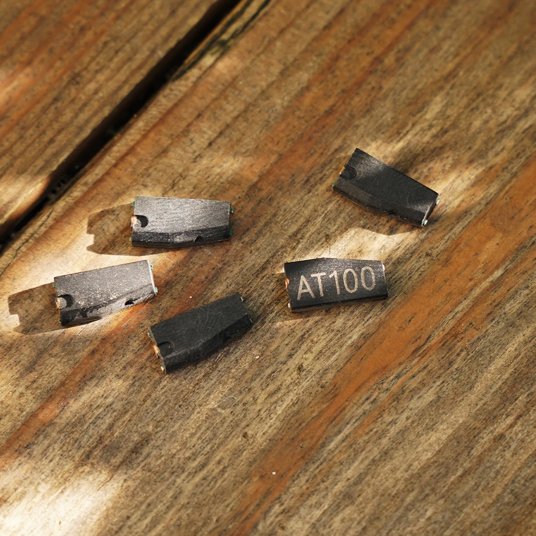 

Autel AT100 Transponder Chip | Compatible with XP200/XP400/XP400PRO & Key Programmers KM100, IM508S, IM608S II