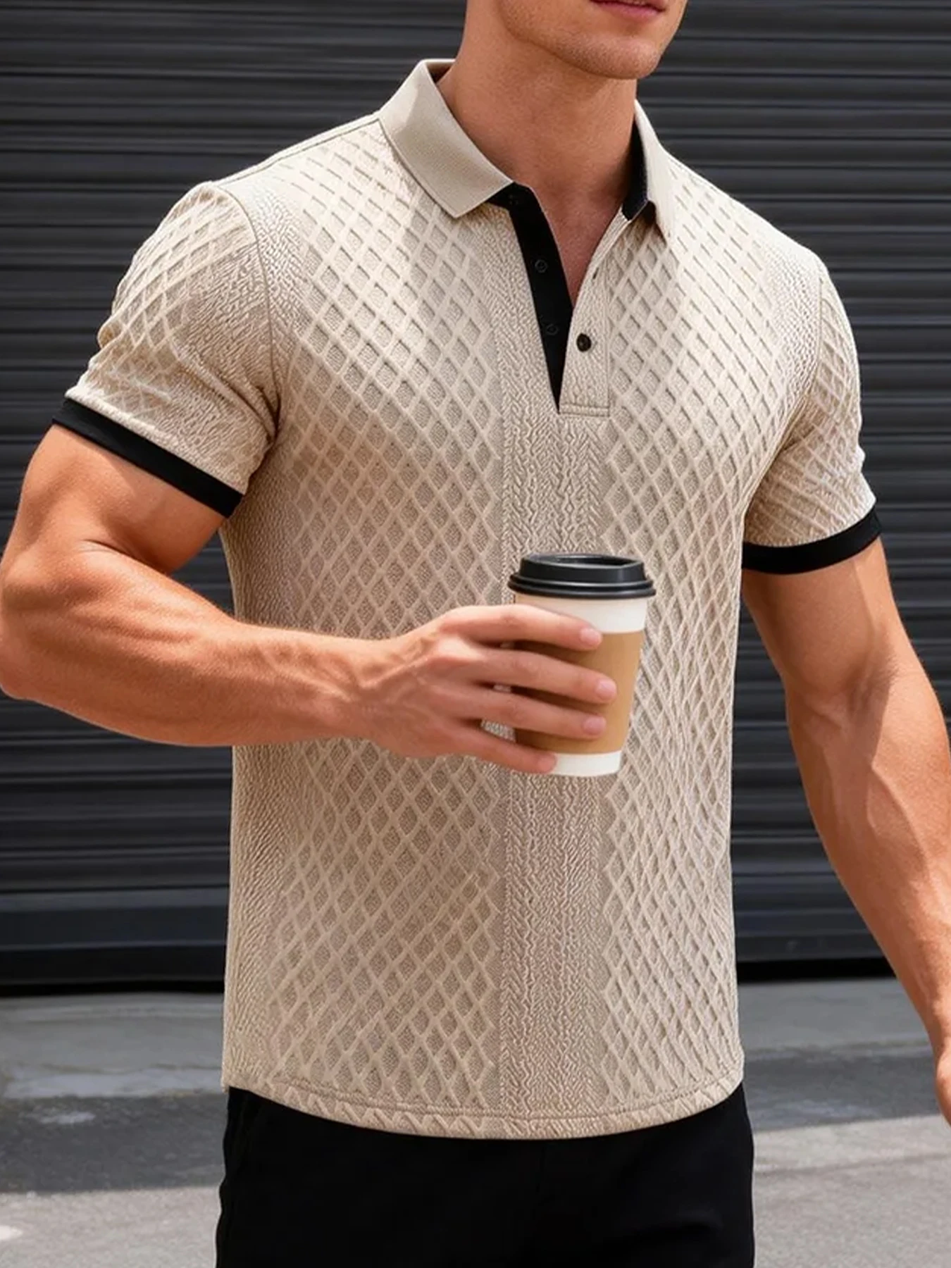 Herren Polo-Shirt in Hellaprikose mit Diamant-Jacquardmuster, Kurzarm, Kontrastierenden Schwarzen Bündchen und Umlegekragen, Lässiges Herren-Polo-T-Shirt im Reifen-Stil – Detail 2