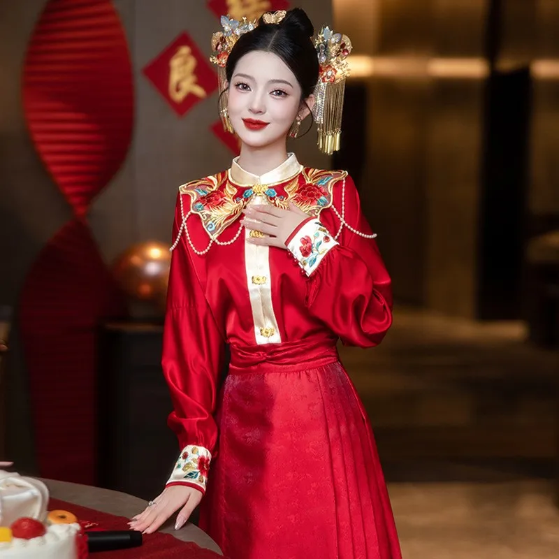 Un nuovo stile di abito da brindisi in stile cinese con ricamo per figura