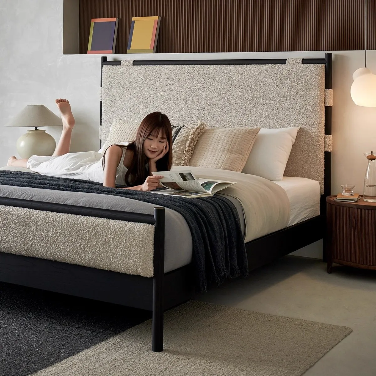 سرير من الخشب الصلب لغرفة النوم، سرير مزدوج من خشب البلوط بطول 1.8 متر، مسند ظهر عالي القدم، سرير غرفة نوم رئيسية من القماش