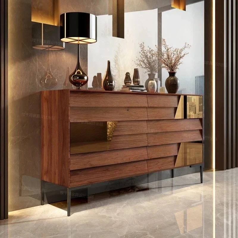 

Итальянская прихожая, скандинавская перегородка из массива дерева, комод в средневековом стиле с задней бабкой