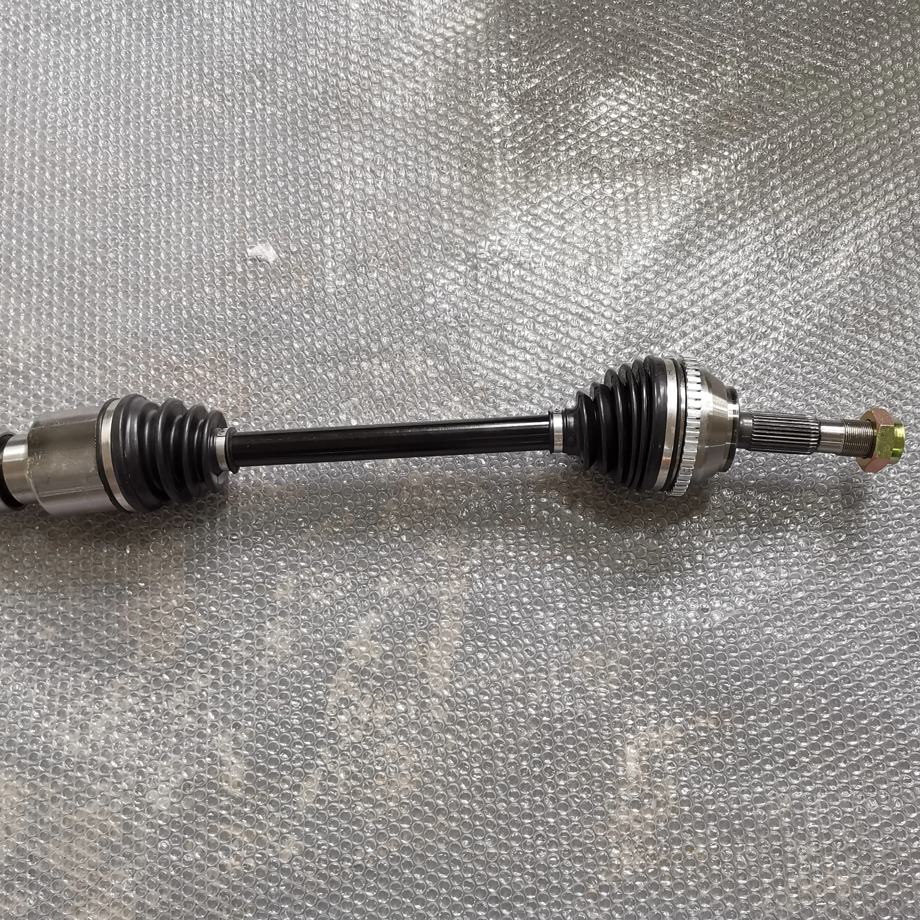 SAIC MAXUS V80 High quality 5MT front drive axle shaft RH C00036398