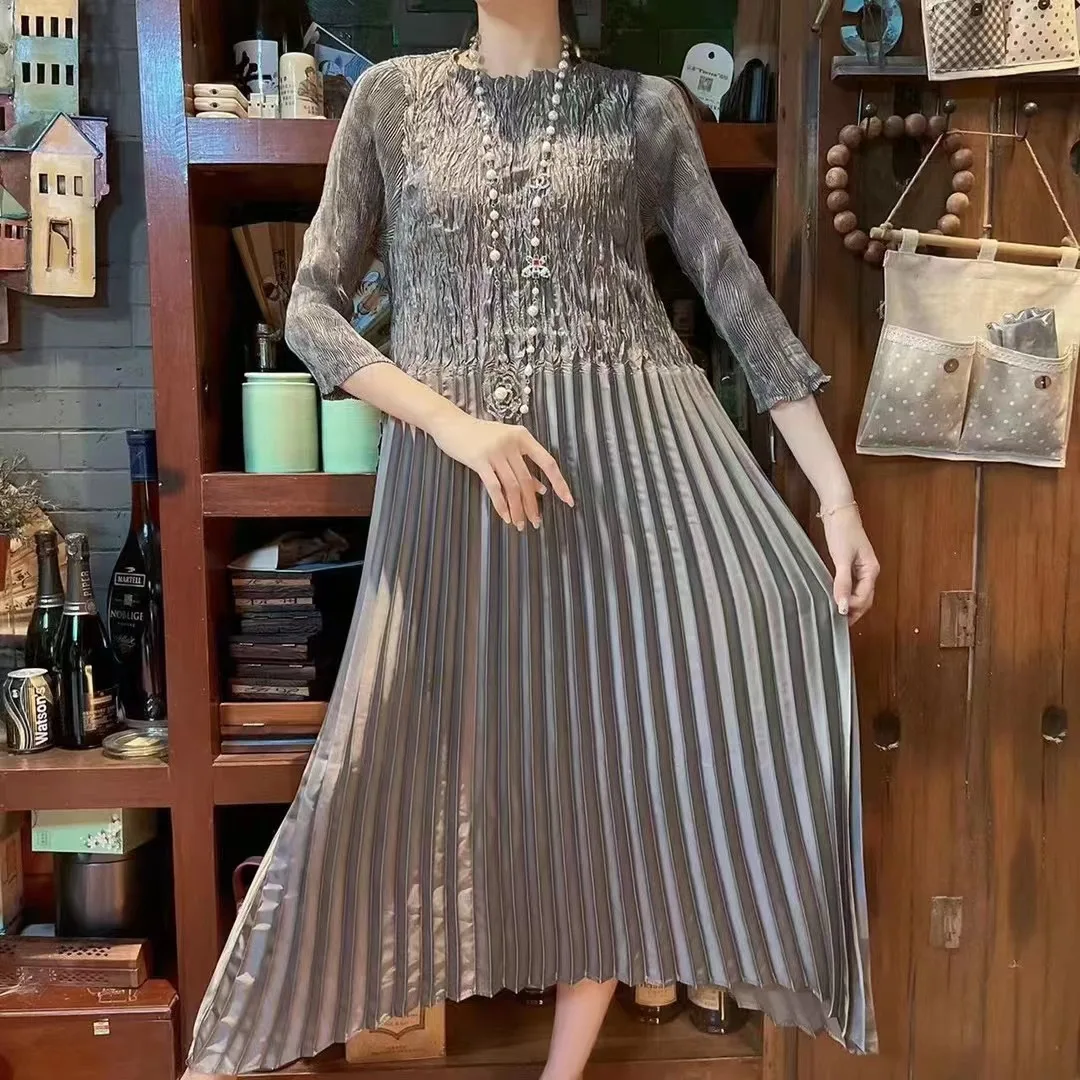 

Summer 2023 New Women's Miyake Pleated Fashion Loose Round Neck Decal Elegant Skirt Japanese Tie Stitching Medium Length Dress