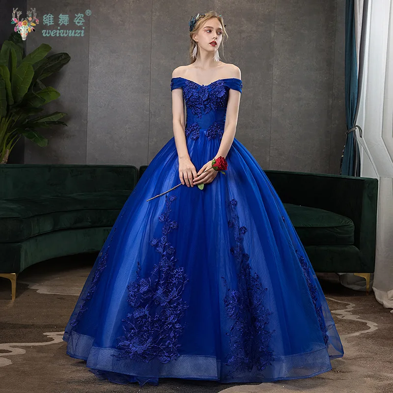 Nuovo abito da sera con fiori ricamati con perline squisite con scollo a una parola e spalle scoperte. Abito da spettacolo per spettacoli di canto