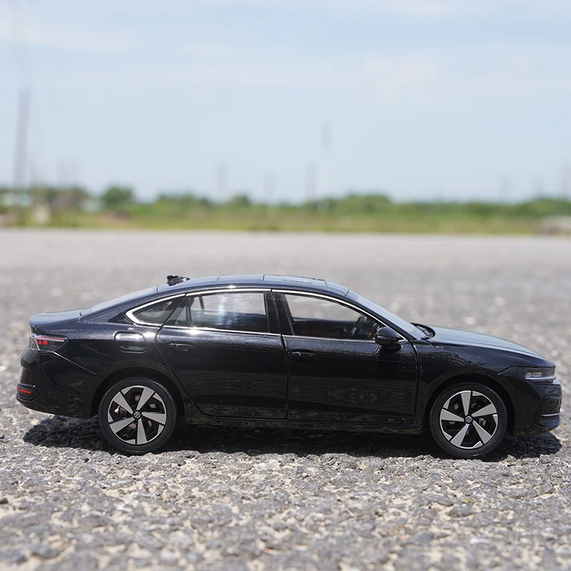 

1:18 Original FAW-VW New Generation Maiteng B9 2024 Magotan Alloy Car Model