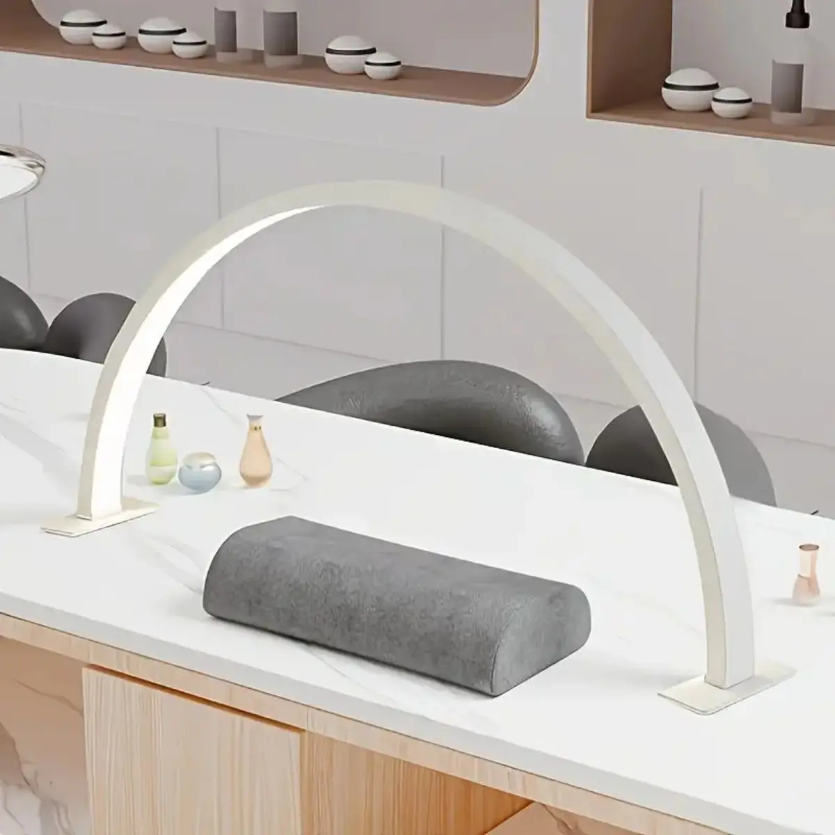 

The crescent shaped nail lamp has adjustable brightness and color temperature, suitable for nail eyelash extension and skincare