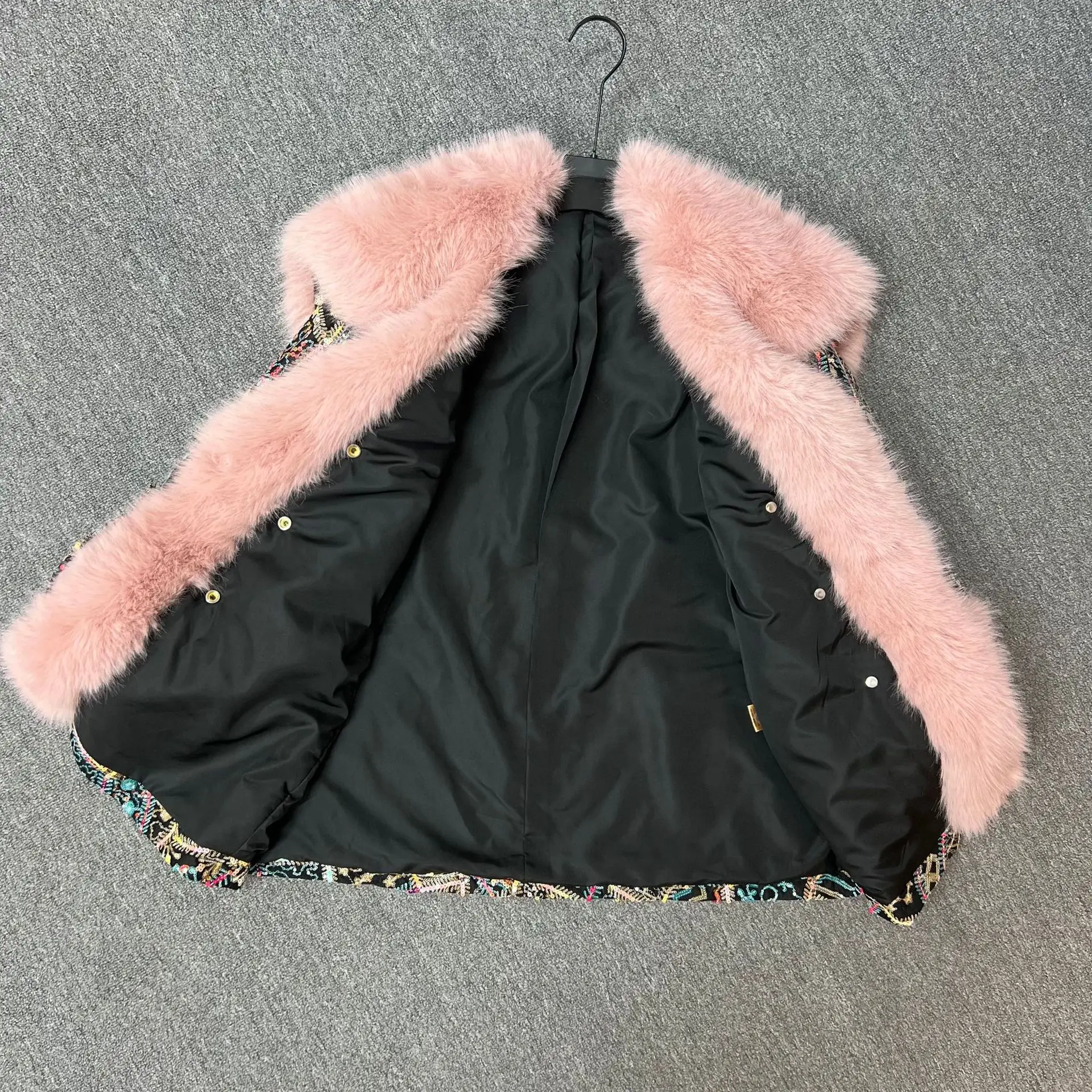 Winter New Fashion Heavy Sequin Imitation Fox Fur Collar Elegant Loose Warm Jacket Women Faux Fur Coat Fluffy Jacket