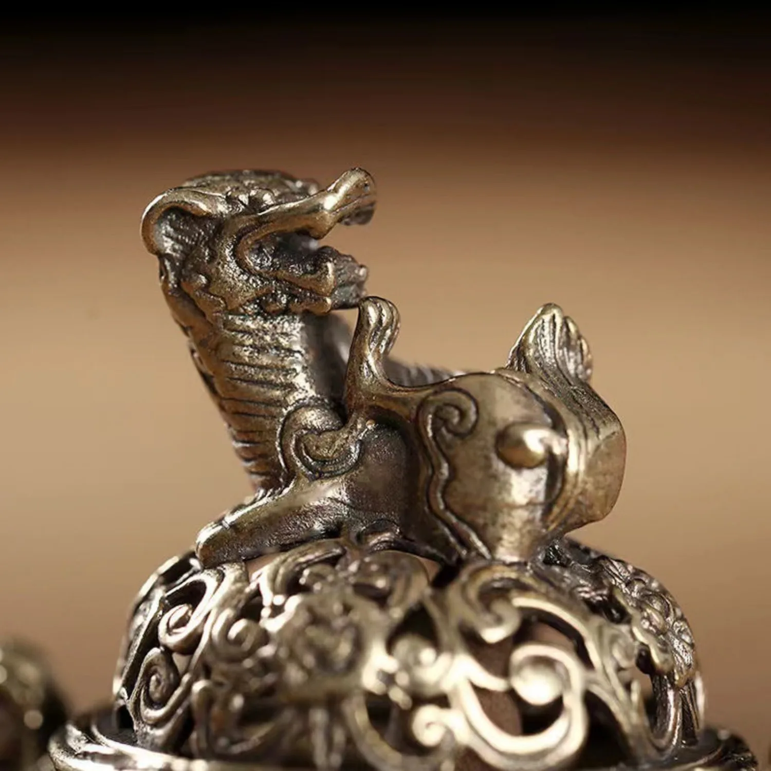 Mini Kirin Antique Three-Legged Incense Burner Lion Aromatherapy Ornament Small Engraved Solid Bronze