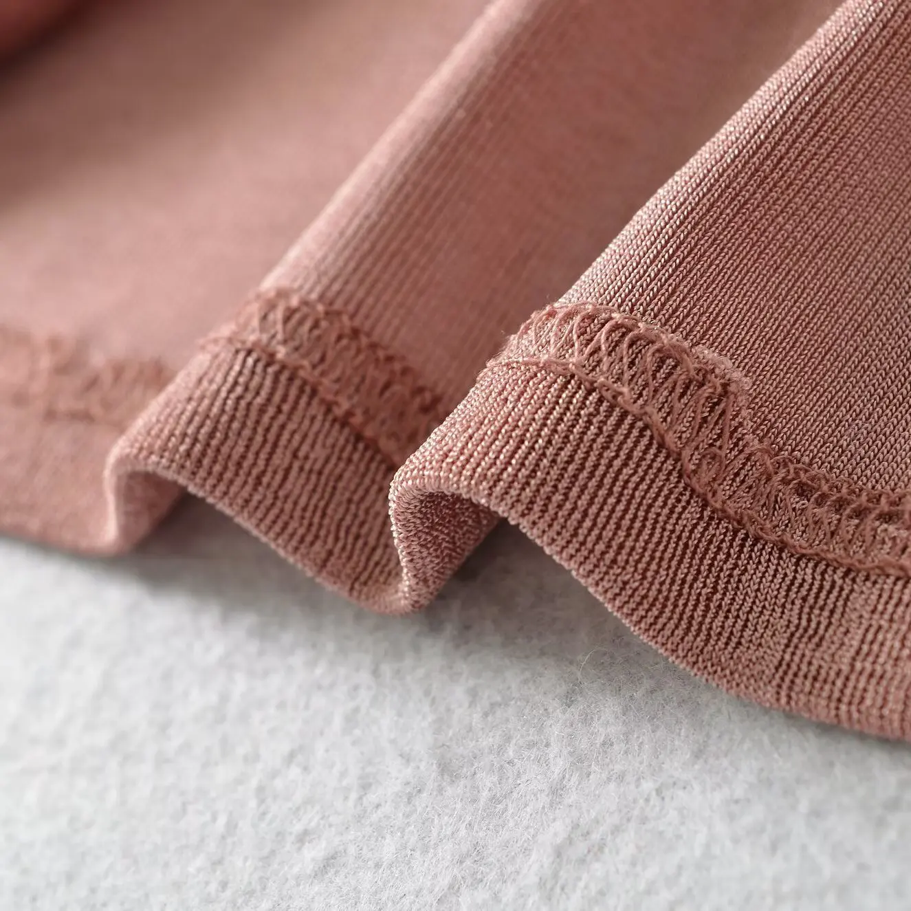 تي شيرت نسائي طويل Sve مستدير من Faionable H2084 مع طيات صدر متعددة الاستخدامات من البوليستر بلون نقي