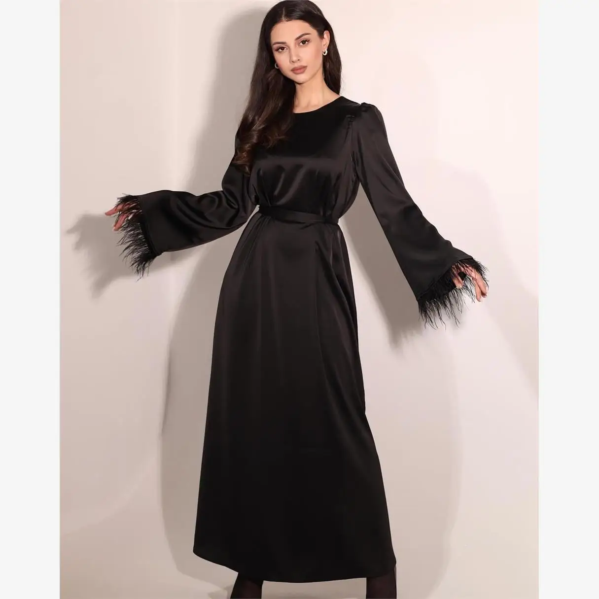 ชุดเดรสผ้าซาตินยาวสำหรับผู้หญิง แขนเสื้อแต่งขนนก คอทรงกลม กระโปรงทรงเอ เอวสูง แฟชั่นฤดูร้อน 2024