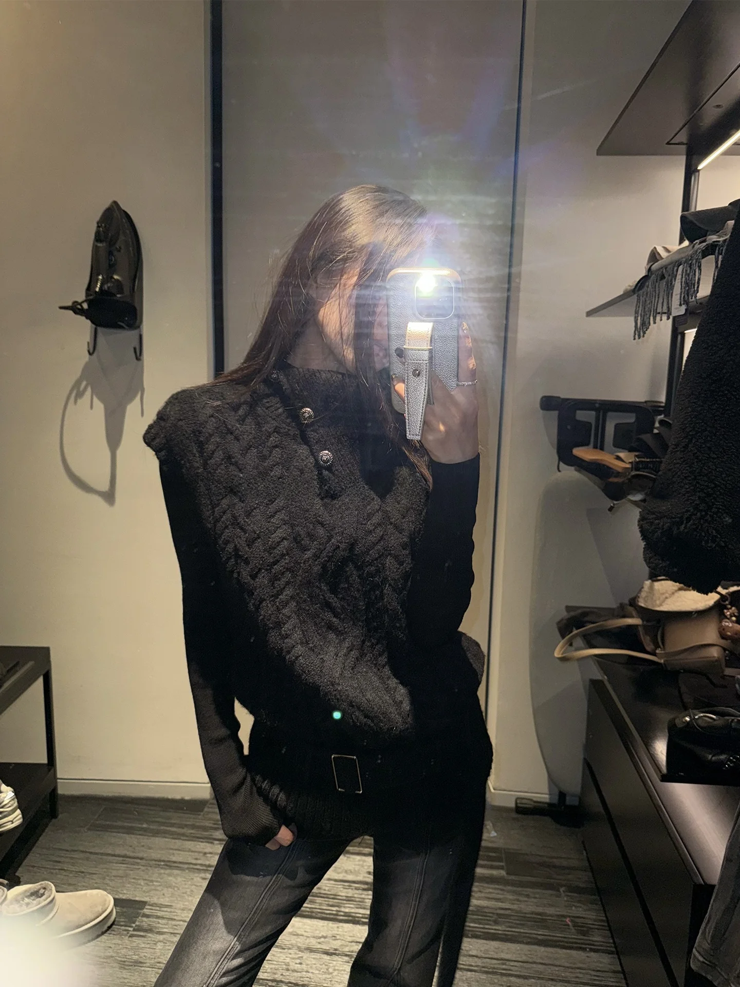 

YOLO OP Vintage Bla Knitted Vest Women's Svel Knitted Top Coarse Needle Twist Flower Woolen Weave Casual Loose Fit