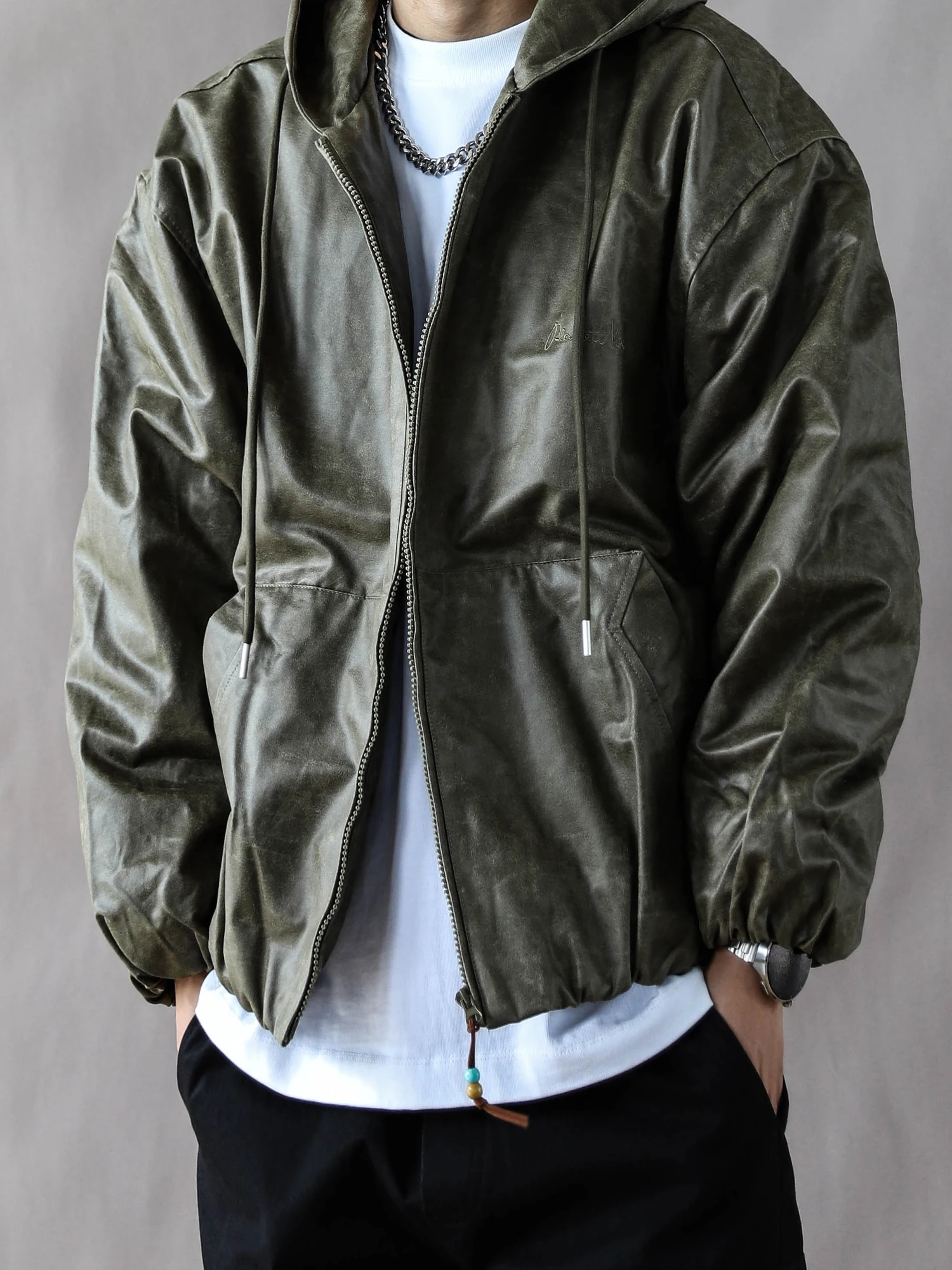 

Американская кожаная куртка-бомбер для мужчин, весна-осень, свободный крой, повседневная, новинка 2025, с капюшоном, мотоциклетная, модная, в стиле милитари