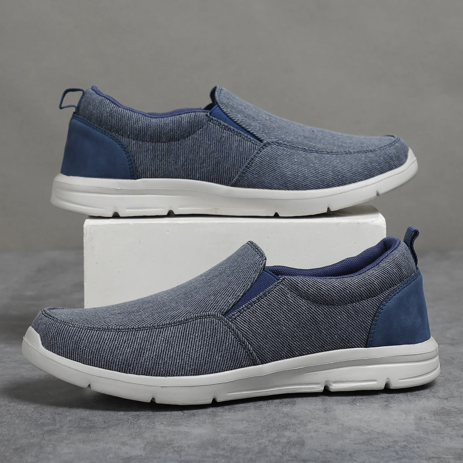 Men Casual Shoes Canvas Breathable Loafers Men Fashion New Male Comfortable Outdoor Walking Shoes Classic Loafers Men Sneakers