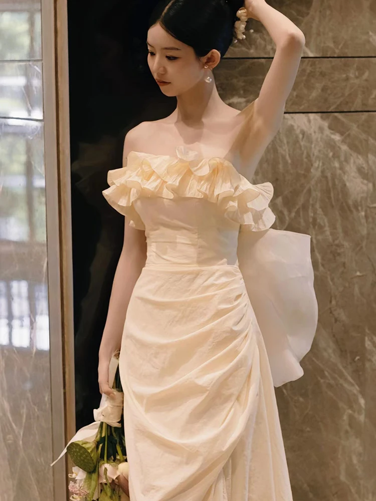 

Elegant Simple Bridal Gown Satin Fabric Wedding Dress for Engagement And Pre-Wedding Photoshoots Strapless Floral Embroidery