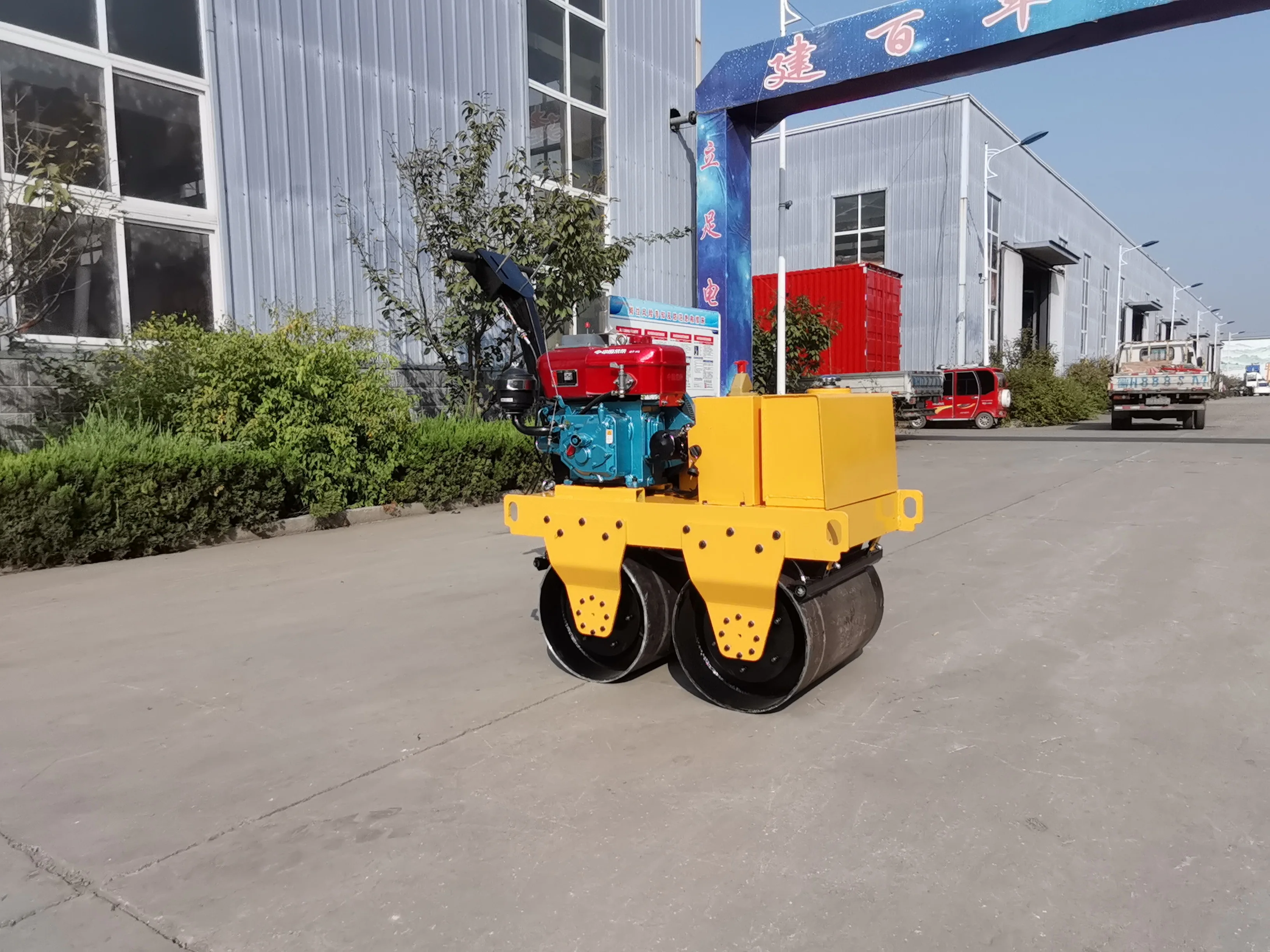 آلة ضاغط الأوساخ الخرسانية اليدوية اليدوية الاهتزازية الهيدروليكية الصغيرة