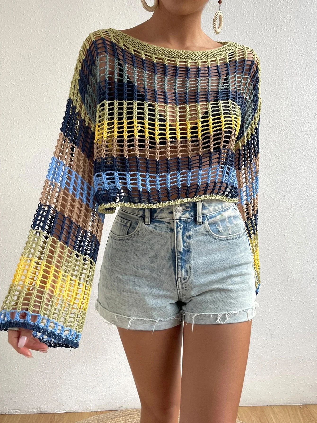 

Пляжная накидка с цветными блоками, вырезами и спущенными плечами, из ажурной вязки, для лета