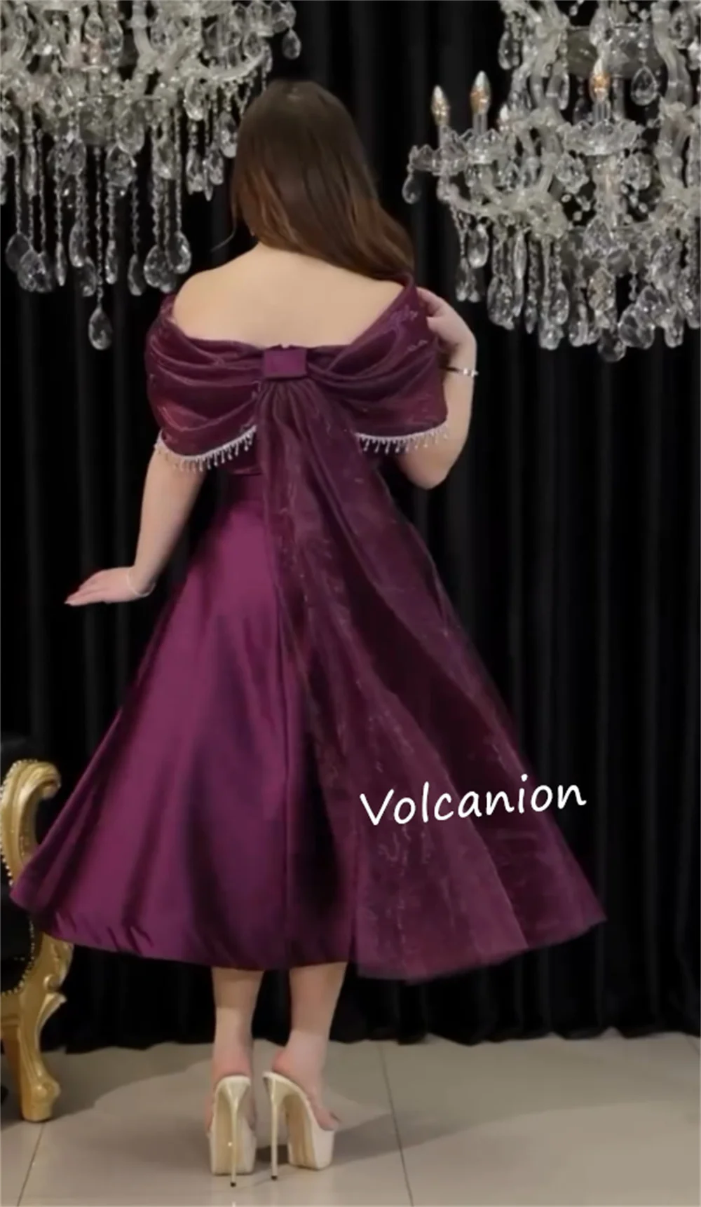 Abiti midi personalizzati con paillettes Charmeuse e fiocco a trapezio con spalle scoperte Occasioni su misura Festa Elegante di alta qualità