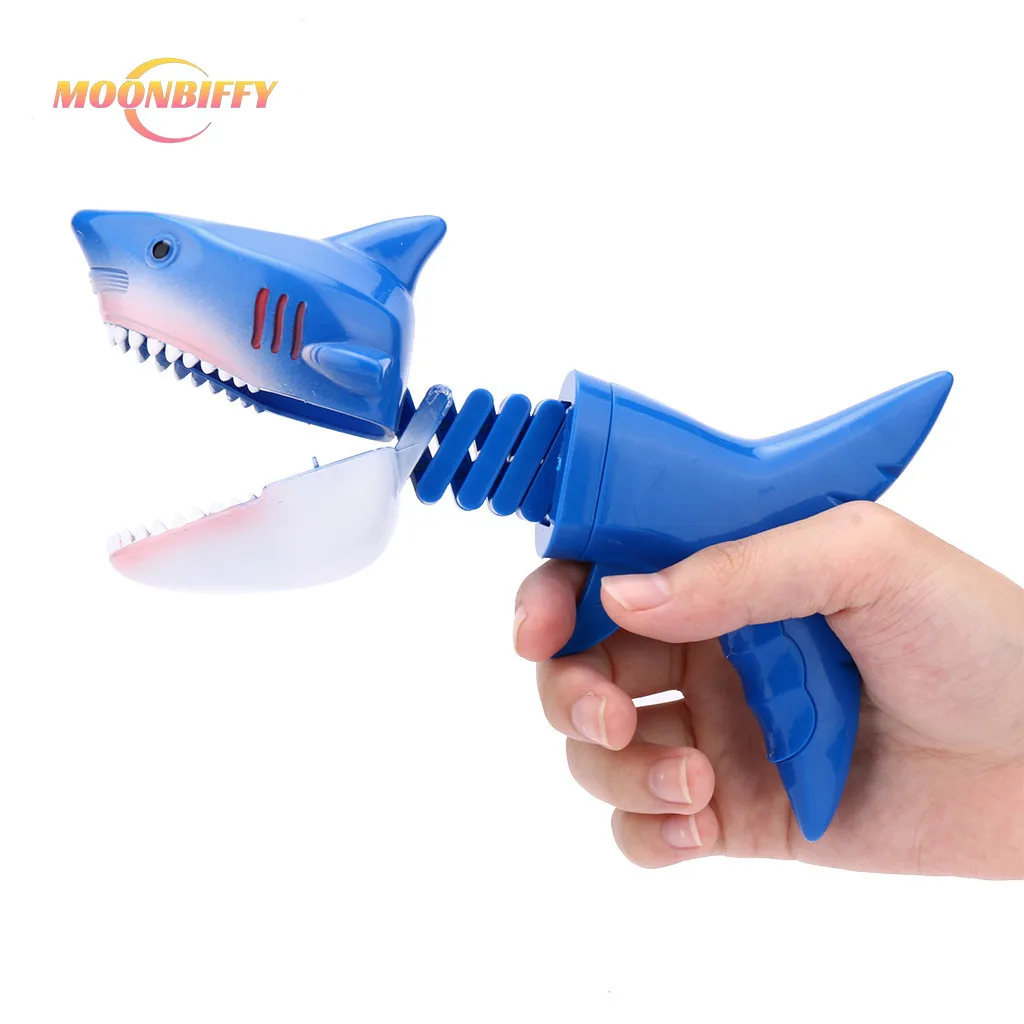 Creative Funny Spoof Shark Telescopic Spring Manipulator Clip Bite Hand Dinosaur Prank Parent-child Interaction Toys