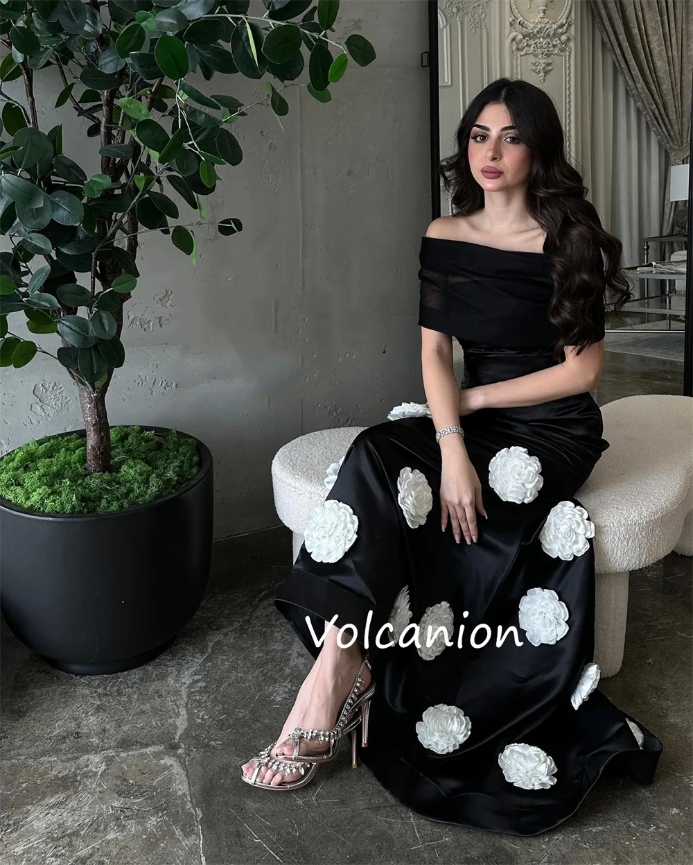 맞춤형 중국 스타일 아플리케 플리츠 A 라인 오프 숄더 롱 드레스 맞춤형 행사 패션