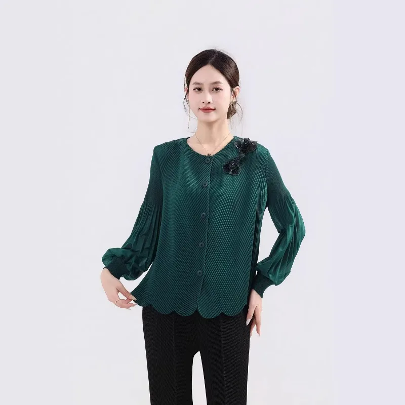 Kurtka Miyake z plisami, rozmiar plus size, plisowana, kolekcja 2026, luźny krój, wiosenna nowość, modna, wyszczuplająca w talii, elegancka, zdobiona koralikami, długa, plisowana bluzka.