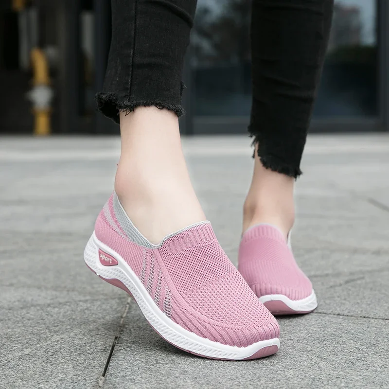 Sportowe buty do biegania oddychające damskie trampki wiosna lato miękkie podeszwy Slip on Walking trenerzy kobieta buty z siatką duże rozmiary 41