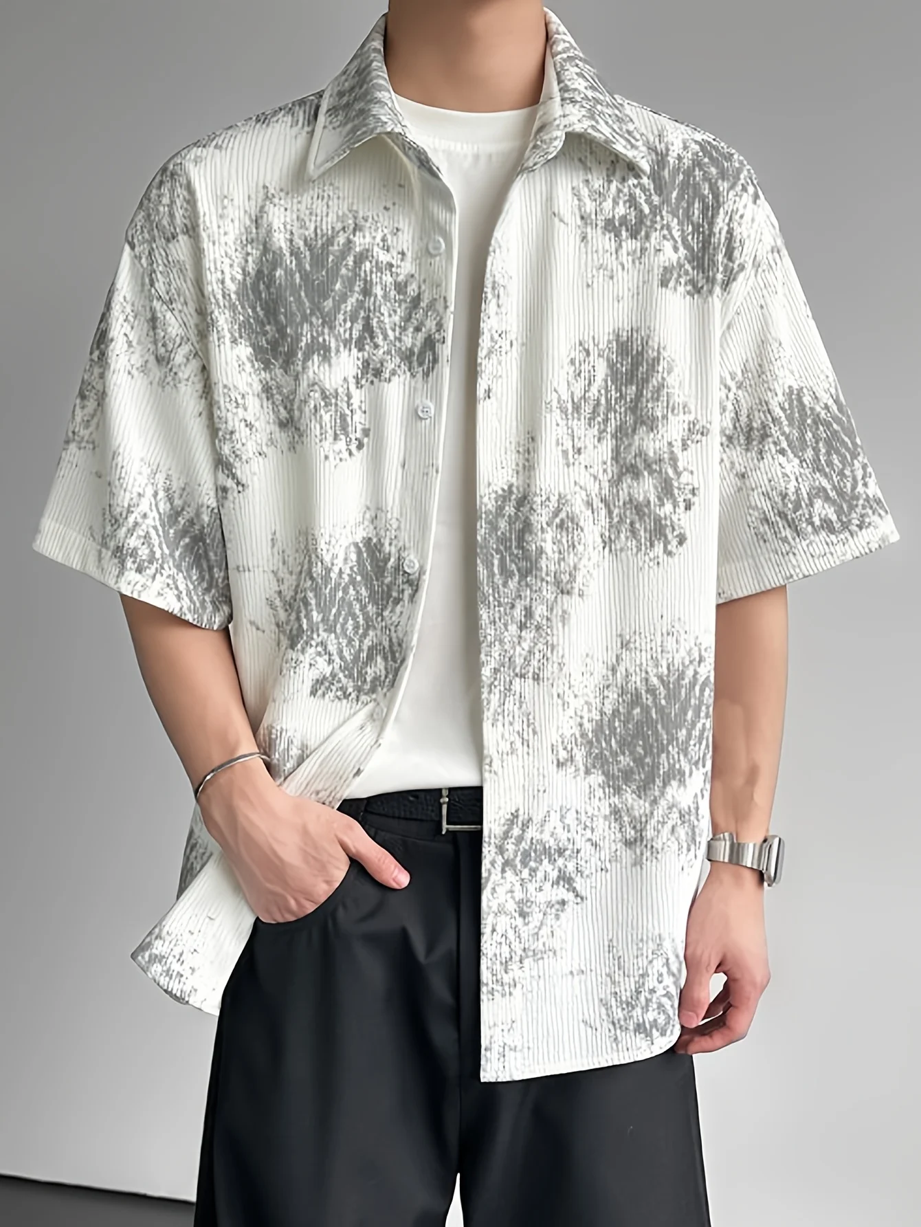Men White Gray Ink Wash Vertical Stripe Loose Casual Short Sleeve Shirt