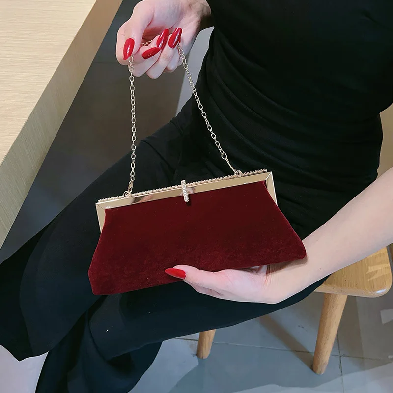 Retro Elegant Red Velvet Evening Bag For Women Fashion Temperament Small Clutches Handbag Wedding Party Chain Shoulder Bag Purse