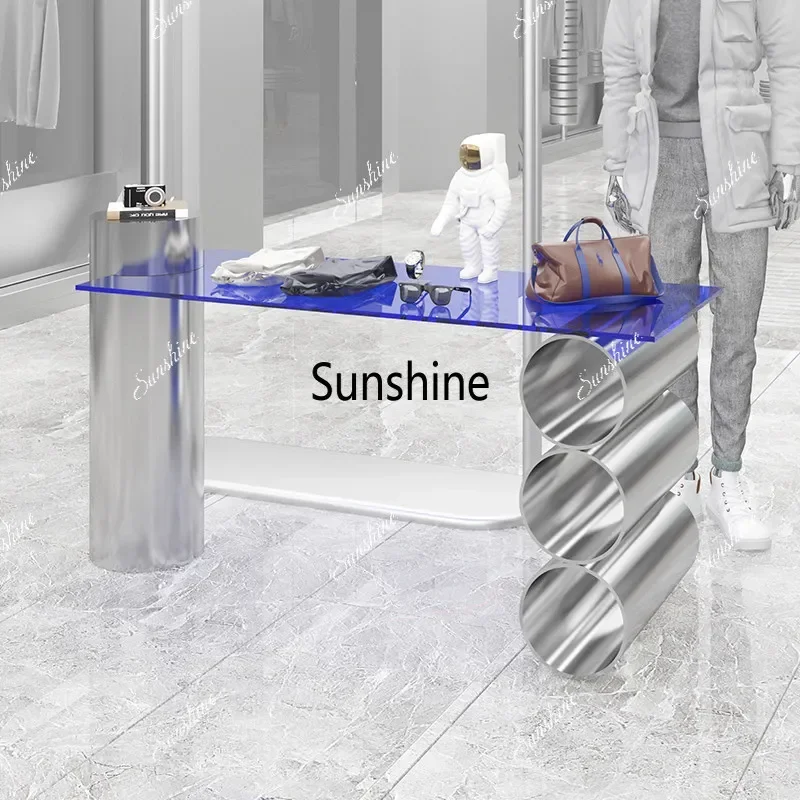 Nakajima Liushuitai stainless steel acrylic display store placed in the middle