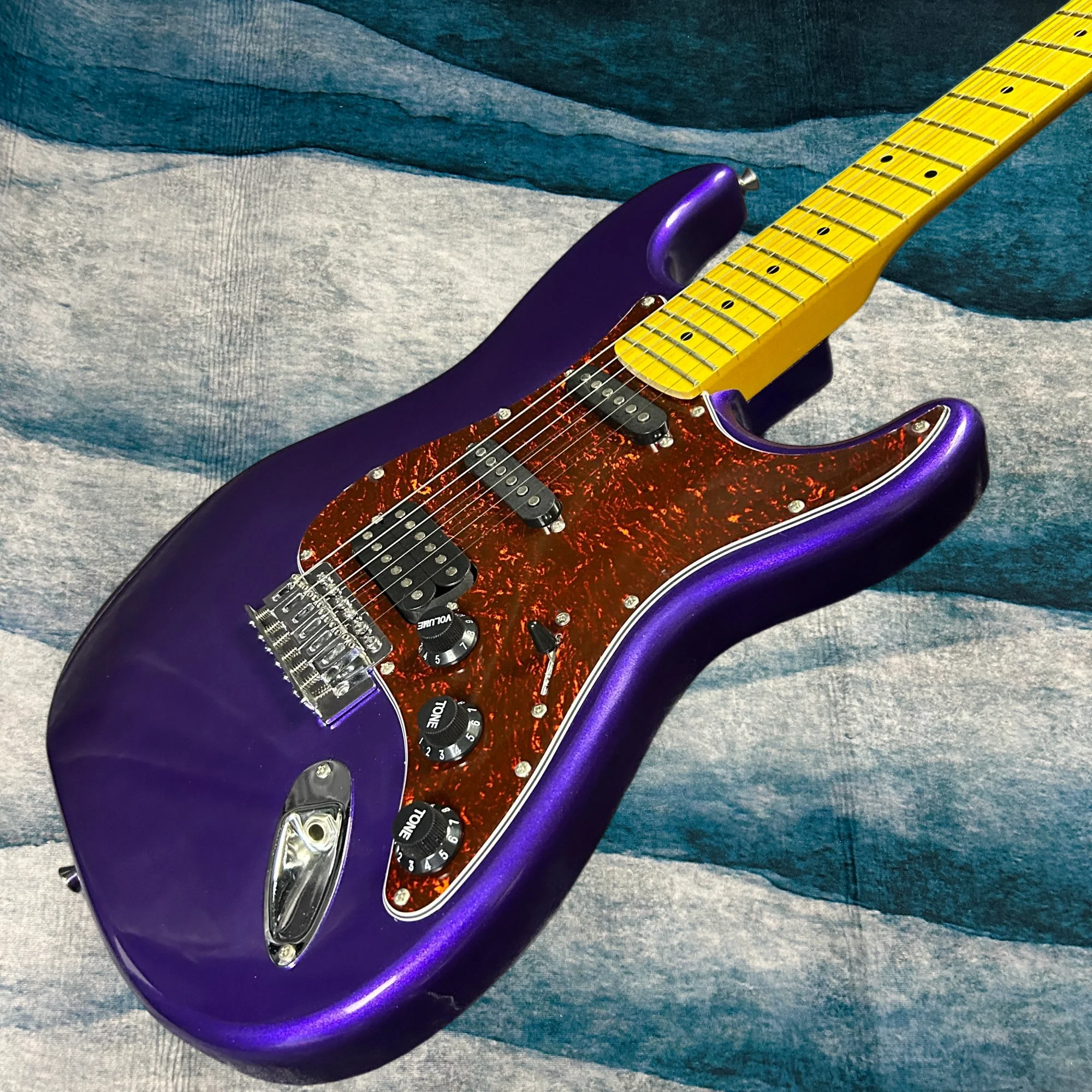 

Metallic Purple ST Electric Guitar - Mahogany Body - Maple Fretboard - SSH Pickups - Red Tortoise Shell Pickguard