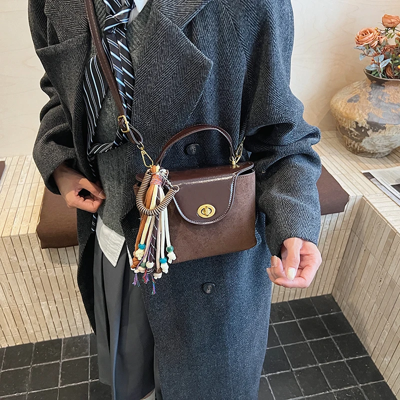 الجانب الأيسر لطيف صندوق صغير بولي Leather حقيبة جلدية كروسبودي سيدة حقائب اليد والمحافظ النساء 2025 الشتاء حقيبة كتف بمقبض قصير للهاتف