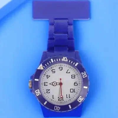 

Наручные часы-брошь для медсестер и врачей, водонепроницаемые, кварцевые, с люминесцентным циферблатом, портативные, для точного отслеживания времени при уходе за пациентами, 1 шт.