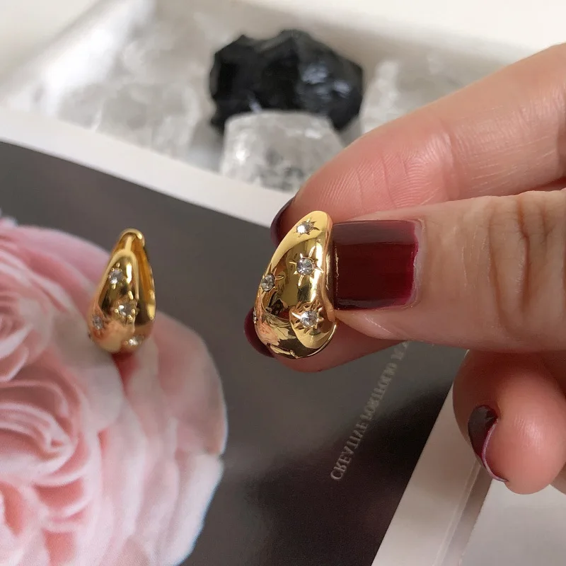 Brincos de argola de zircão para mulheres, cor dourada, estrela lisa, grossas metálicas, strass solar, fivela de orelha, joias punk, presentes para