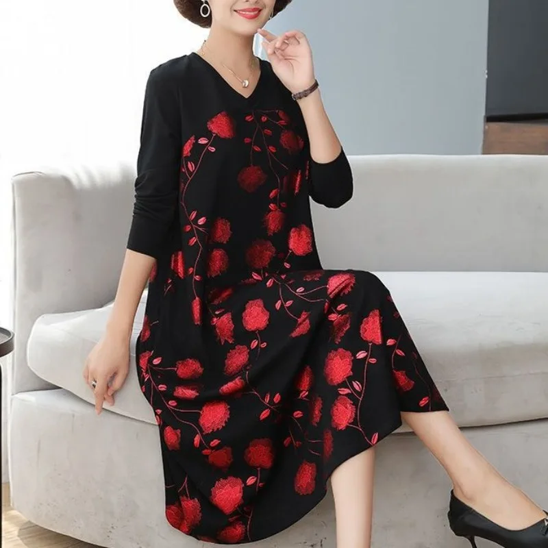 Autumn and Winter Women's New V-Neck Printing Long Sleeved Patchwork Pockets Drop Feel Hot Stamped Pullover Mid Length Dress