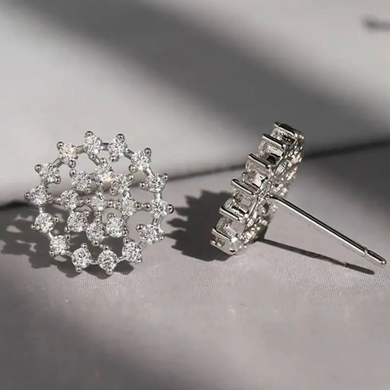 Huitan Einfache, vielseitige Damen-Ohrstecker im minimalistischen Stil für den Alltag, Party, trendiges Hohldesign, Accessoires, voll glänzender CZ-Schmuck