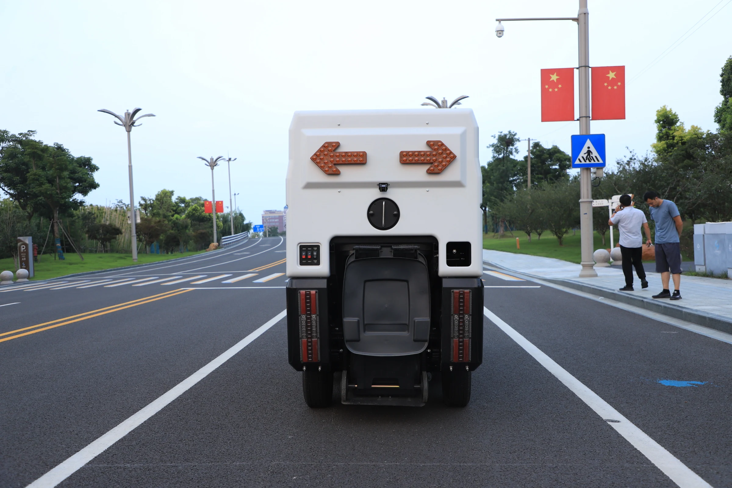 حار بيع عملية ذكية معدات التنظيف الطابق الغسيل نوع القيادة كنس الطابق الطريق مكنسة الصناعية