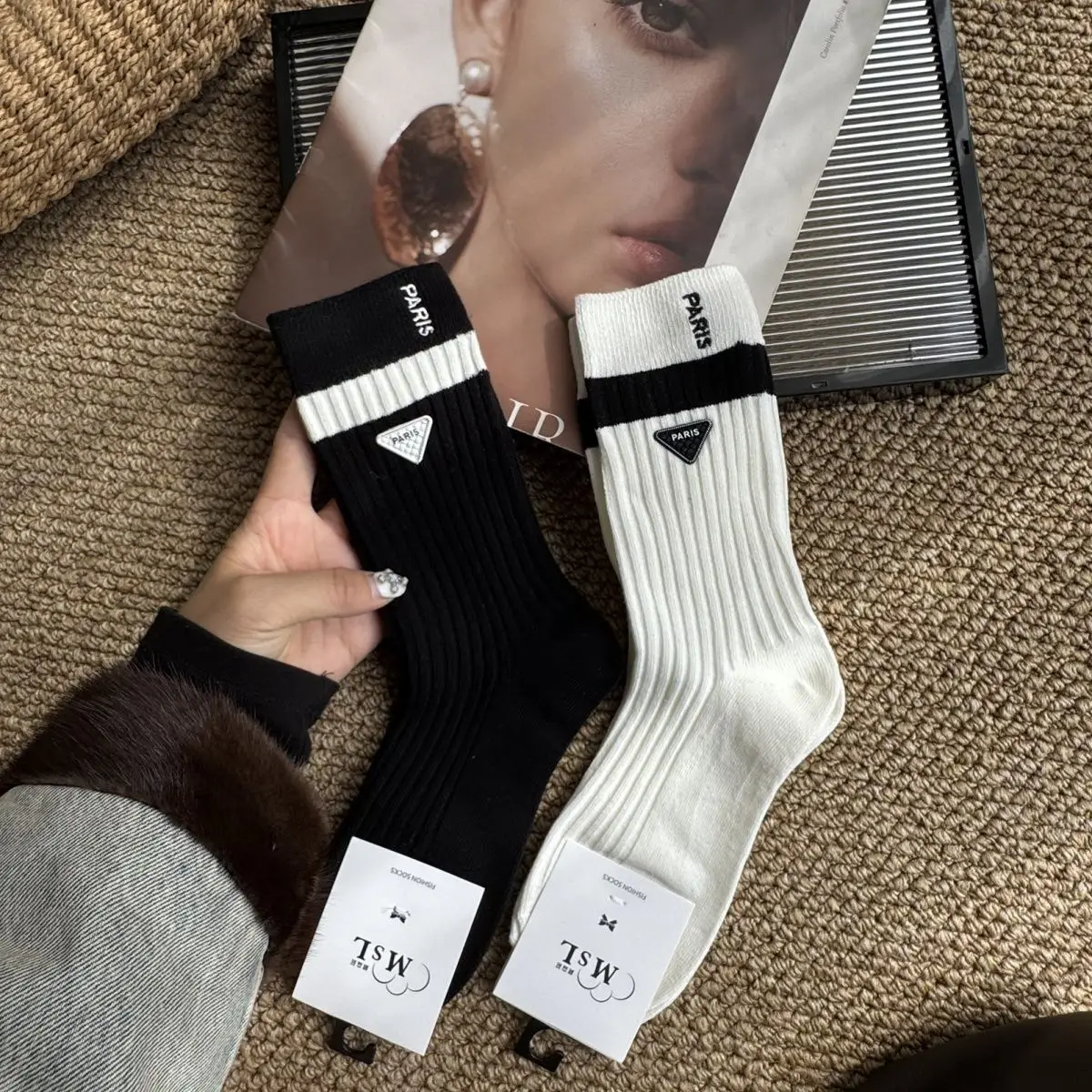 2-pair best-selling black and white breathable triangle logo thick double-knit socks - fashionable retro lettered mid-calf socks