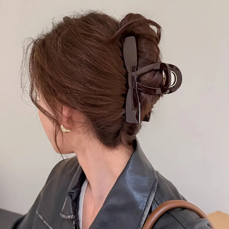 1 Stück Retro-Haarspange in Kaffeefarbe, große Haarspange, glänzende Haarspange mit Kunststoffring, schlichte und elegante Damen-Haarschmuck. – Detail 3