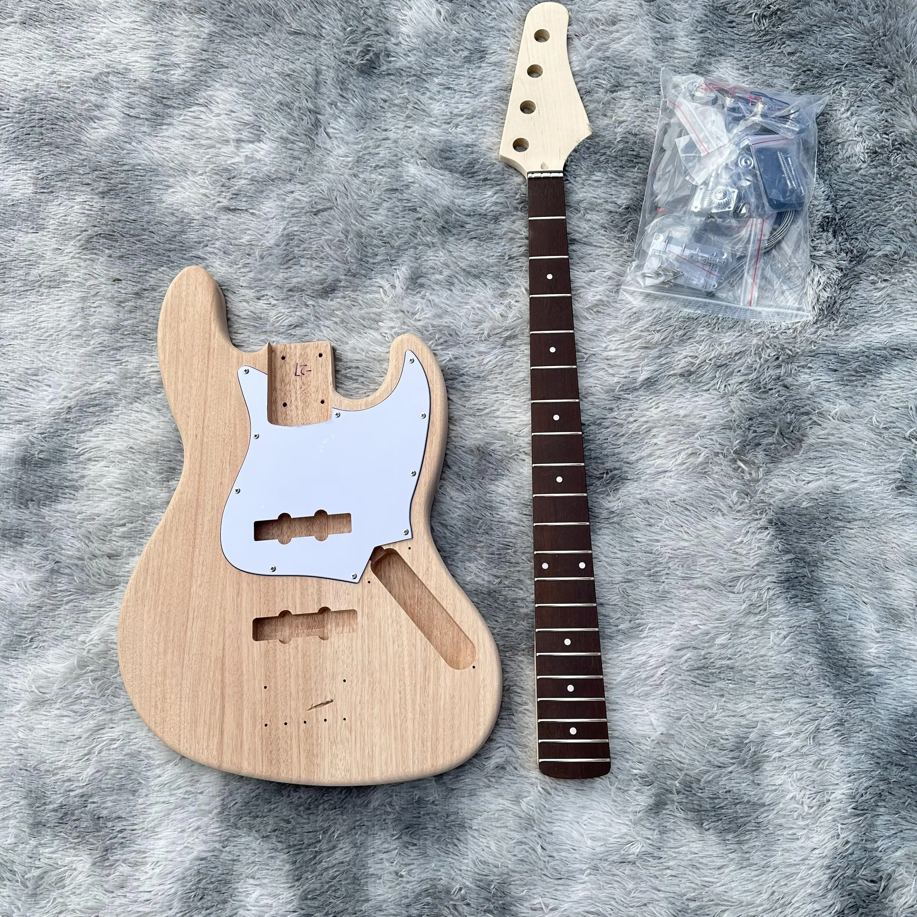 

Factory Unpaid Order DIY BASS Electric Guitar with Rosewood Neck Free Shipping