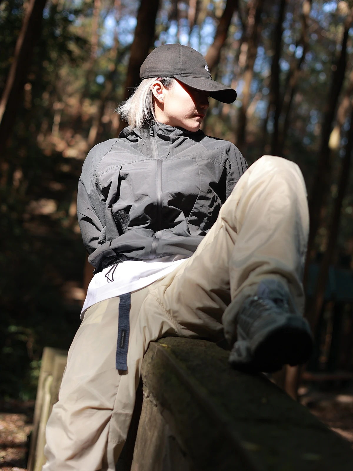 Outdoor Hardshell Hiking Jacket Waterproof Thin Sun Protection Quick Dry Hat Jacket Nylon Fabric Unisex Short Coat