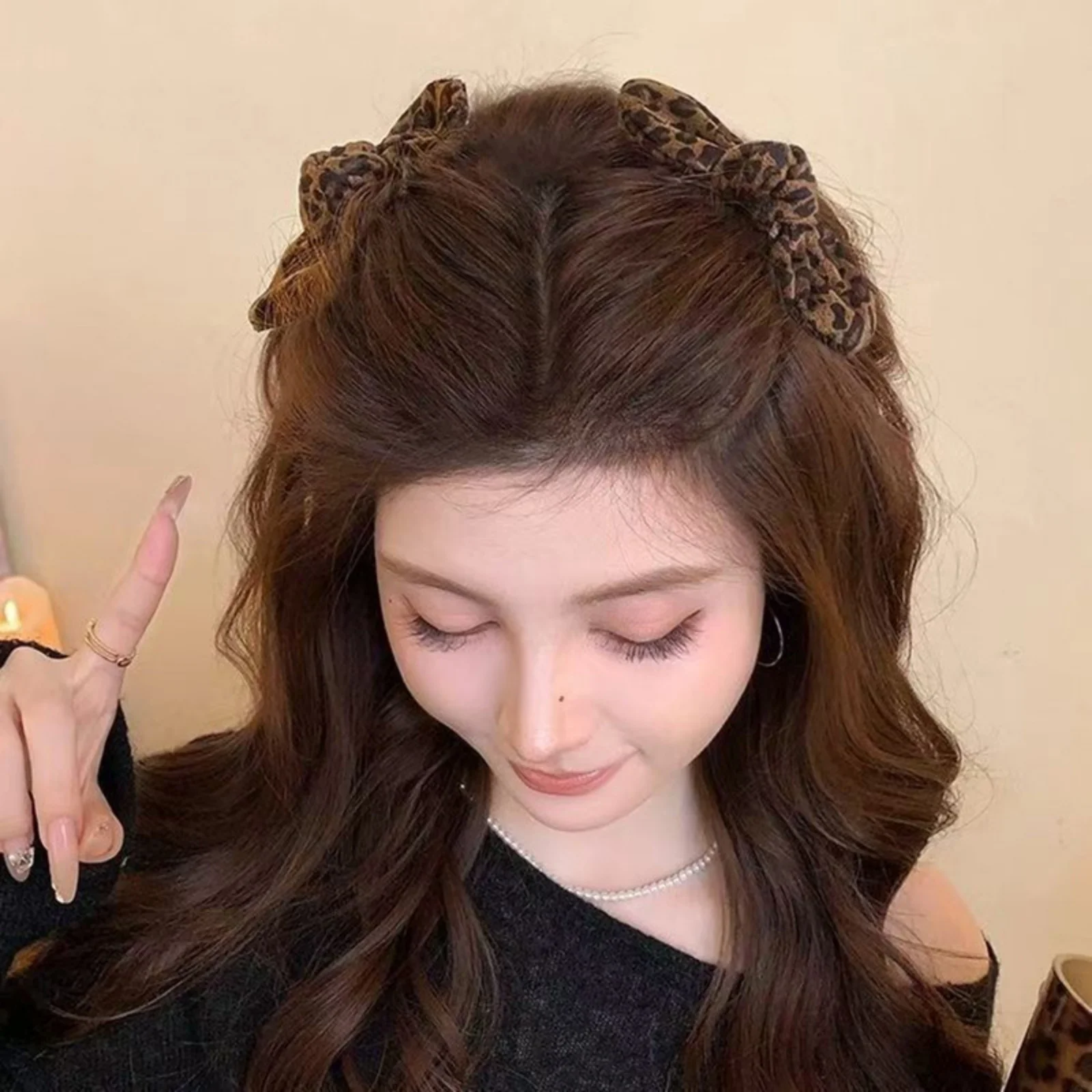 1PCLeopard Print Bow Hair Combs For Women Cute Plush Bow Hair Barrettes Non-Slip Metal Hair Styling Combs Fashion Hair Accessory view 5