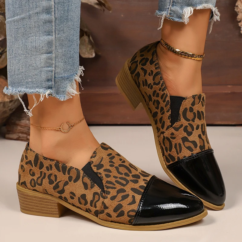Zapatos de tacón bajo con estampado de leopardo para mujer, zapatos de vestir de retazos de charol a la moda, mocasines cómodos con punta estrecha
