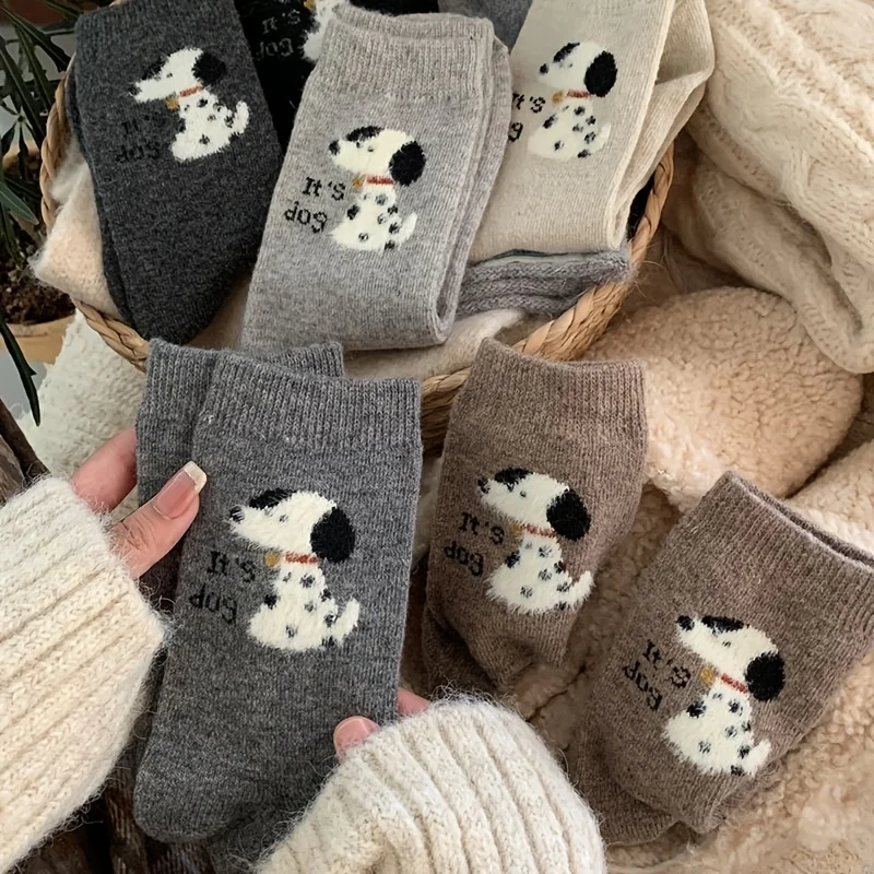 5 Pairs of Women's Autumn and Winter Socks in Random Colors, Featuring Cute Dalmatian Dogs, Mid-Calf Socks with a Cute Dog Design, Versatile Japanese Style, Sweet Mid-Calf Socks for Autumn and Winter