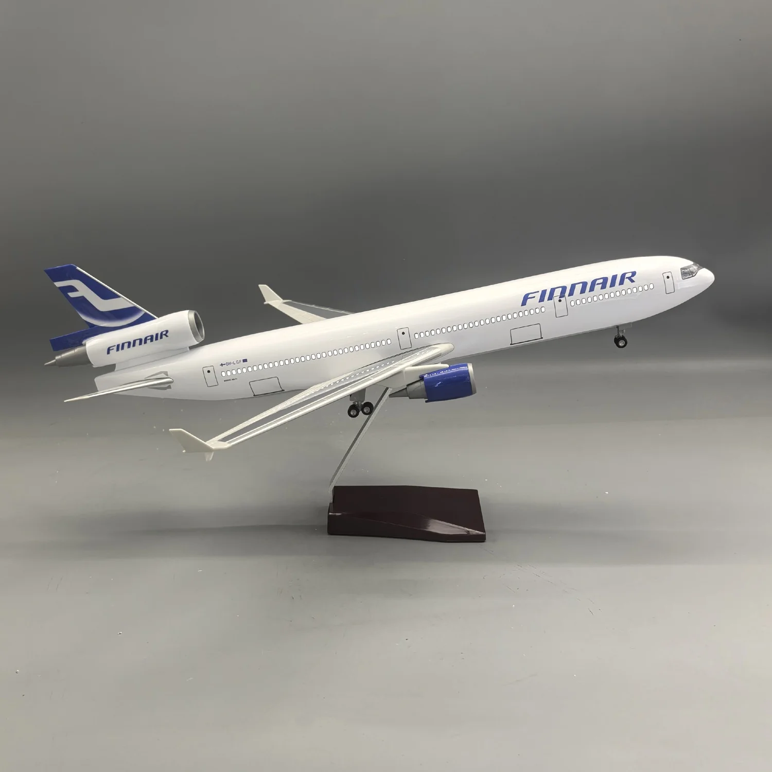 Модель самолета Finnair MD11 из смолы, масштаб 1:130, 47 см, с подсветкой и колесами, для взрослых, подарок для любителей авиации