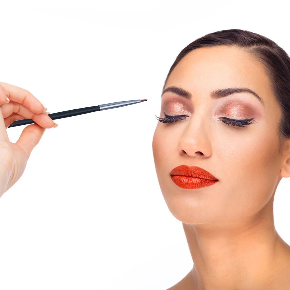Pennello per eyeliner da 5 pezzi Pennello per eyeliner portatile leggero per testa piccola Cosmetici Applicatore per rossetto Strumento per trucco professionale Pennello per eyeliner